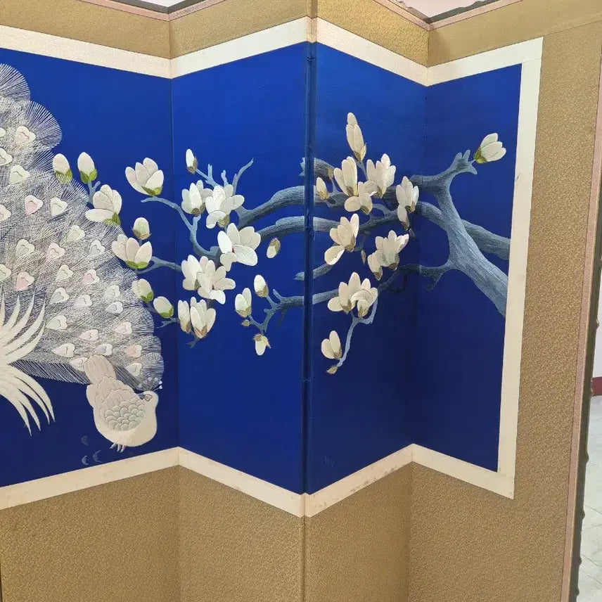 [BUNJANG] Eight-Panel Folding Screen with White Magnolia and Peacocks on Blue Silk / 청색바탕위 백목련과공작새