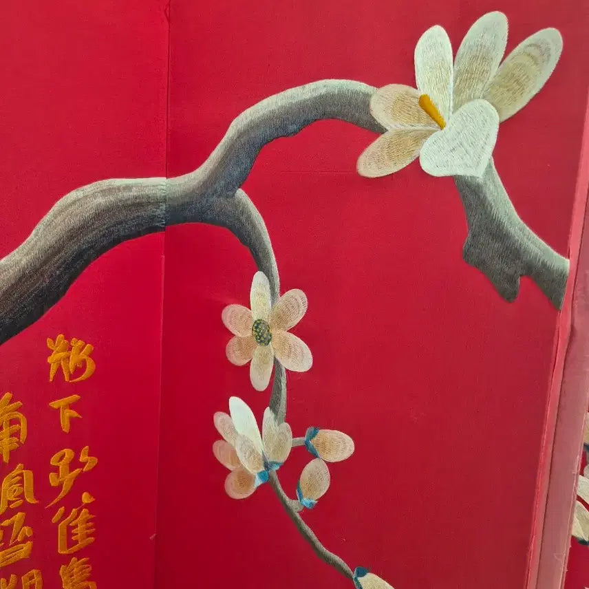 [BUNJANG] Eight-Panel Embroidered Folding Screen with Peacock and Magnolia / 빨강색위의공작새와목련꽃