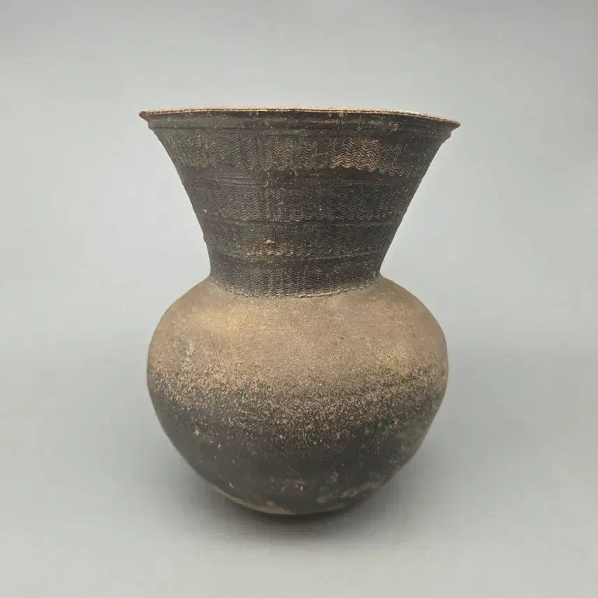 [BUNJANG] Authentic Gaya Dynasty Pottery - Rare Wavy Pattern Long-Necked Jar / 골동품 진품 극희귀 가야토기 물결문 장경호