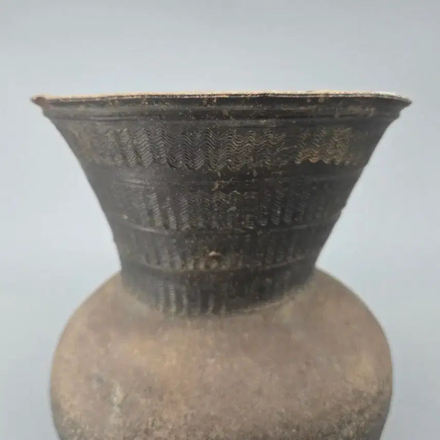 [BUNJANG] Authentic Gaya Dynasty Pottery - Rare Wavy Pattern Long-Necked Jar / 골동품 진품 극희귀 가야토기 물결문 장경호