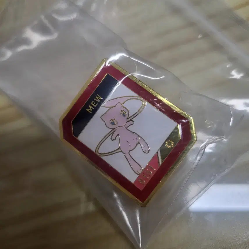 [BUNJANG] Pokemon Isak Toast Metal Badge Mew / 포켓몬스터 이삭토스트 메탈 뱃지 뮤