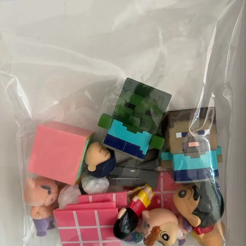 [BUNJANG] Assorted Figures (Crayon Shin-chan, Minecraft, etc.) Bundle / 다양한 피규어들 (짱구,마인크래프트 등)
