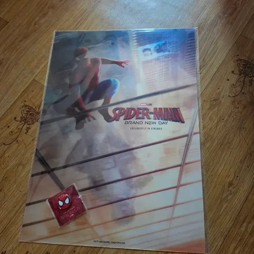 [BUNJANG] Spider-Man Bundle Set Lenticular Poster &amp; Pin Badge / 일괄)스파이더맨 2주차 스파이더맨포스터 스파이더맨렌티 스파이더맨특전 스파이더맨핀뱃지 스파이더맨 브랜드 뉴 데이