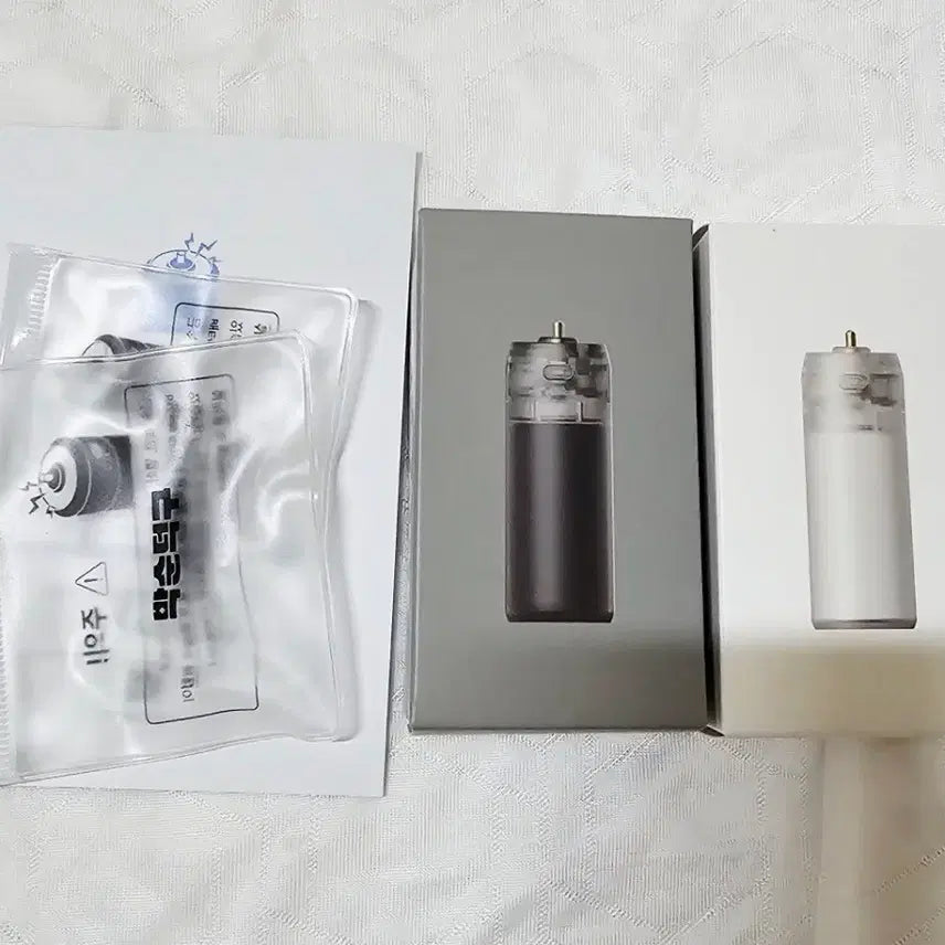 [BUNJANG] Wanna One Baebe Battery Pack 2nd Gen for Lightsticks (Park Ji Hoon, Kim Jae Hwan, Ha Sung Woon, Yoon Jisung) - White &amp; Black Bundle Set / [원가이하][일괄양도] 충전식 배터리 응원봉 건전지 소켓 / 박순덕구 베베리2세대 / 배터리팩/ 박지훈 뽑봉 / 워너원 너블봉 / 김재환 / 하성운 / 윤지성