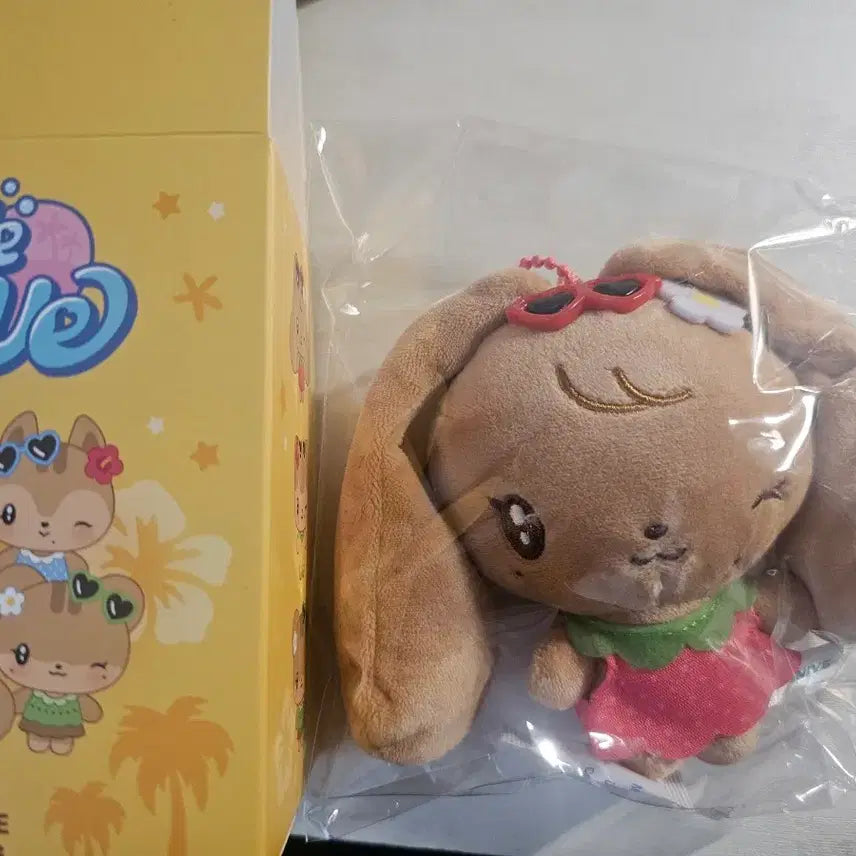[BUNJANG] IVE MiniVE Cherry Tan Plush Keychain Jang Wonyoung / 아이브 미니브 ive dive into minive 랜덤 태닝 플러시 키링 체리 장원영