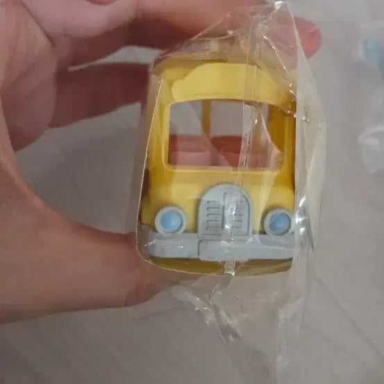 [BUNJANG] Yellow Bus Toy Animal Gacha - Toi Spirit Animo Kindergarten Mascot / 노란색 버스 장난감 가챠 메지루시 프렌즈 토이스피릿 아니모 유치원 마스코트 동물 가챠