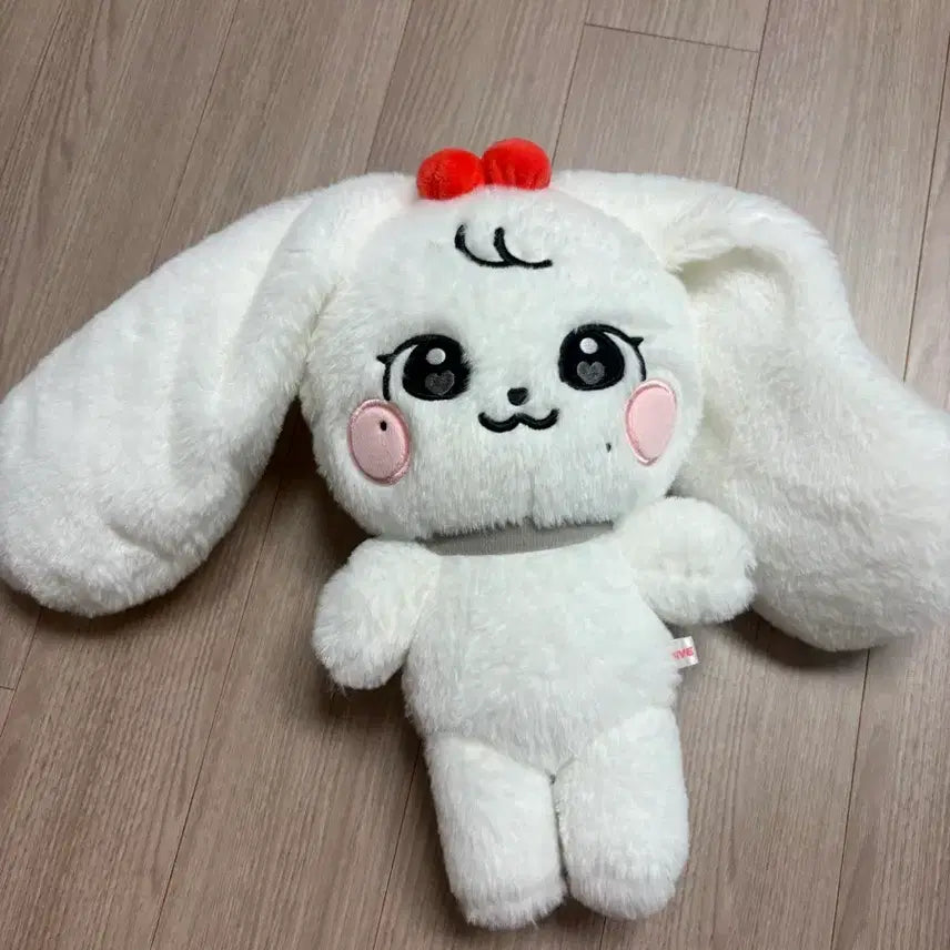 [BUNJANG] MINIVE Jang Wonyoung Cherry 30cm Doll / 미니브 장원영 체리 30cm인형 판매해용