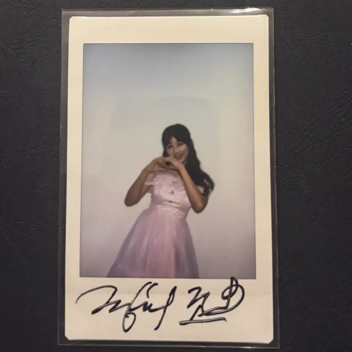 [BUNJANG] Jeong Hye Rin Autographed Polaroid Photo / 트로트 정혜린 친필사인 폴라 260805