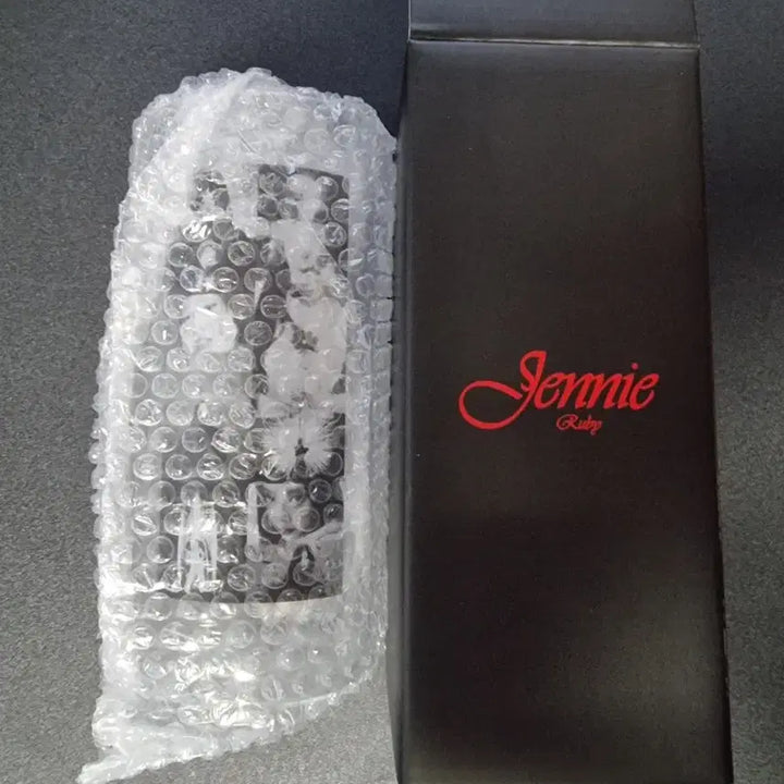 [BUNJANG] Jennie 1st Anniversary Popup Ruby Glass Cup / 제니 루비 1주년 팝업 엠디 유리컵 jennie
