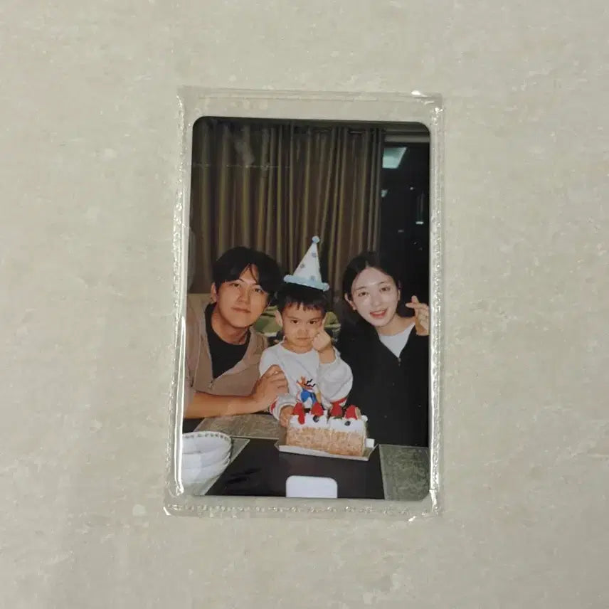 [BUNJANG] Lezhilike Family Photo Photocard (Sealed) / 리쥬라이크 포토카드 (미개봉)