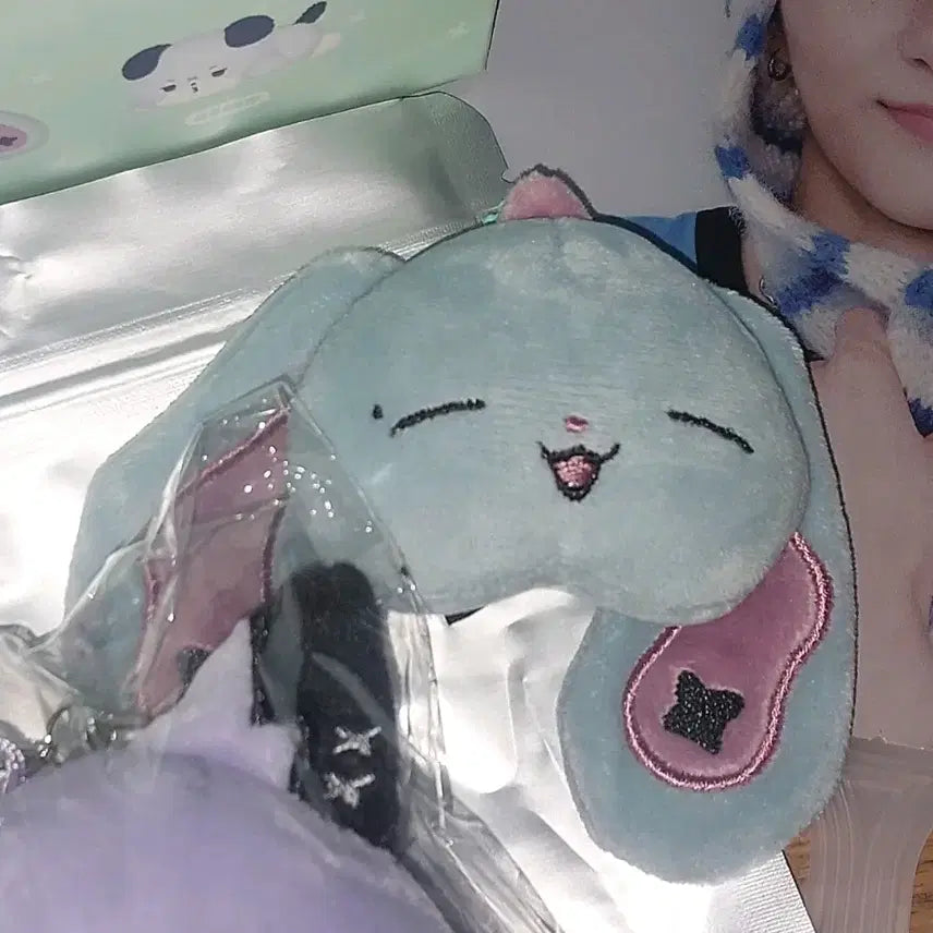 [BUNJANG] Xdinary Heroes Junhan XMONZ Adult Toen Secret Face Keyring / 엑스디너리 히어로즈 엑디즈 준한 엑몬즈 어른 툐낸 시크릿 페이스키링