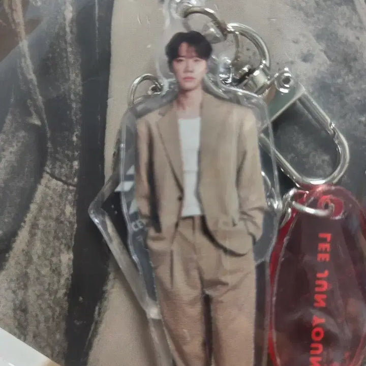 [BUNJANG] Lee Junyoung Acrylic Keyring + JejeMuse POB / 이준영 아크릴키링+제제뮤미공포