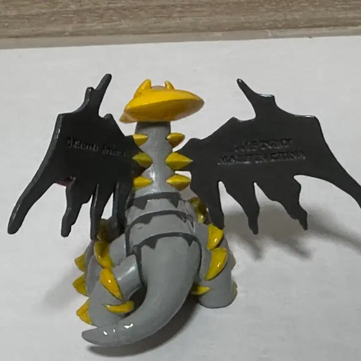 [BUNJANG] Takara Tomy Giratina Origin Forme Pokemon Moncolle Figure (2009) / (고전) 기라티나 어나더폼 포켓몬스터 몬코레 피규어 타카라토미 2009년