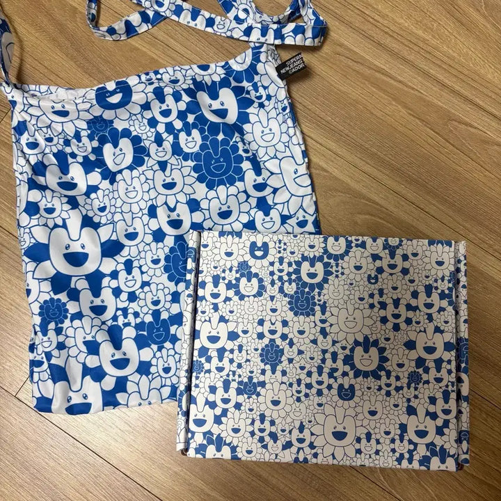 [BUNJANG] NewJeans Murakami Crossbody Bag Haerin Version / 뉴진스 Supernatural 슈퍼내추럴 무라카미 크로스백 앨범 하니 버전
