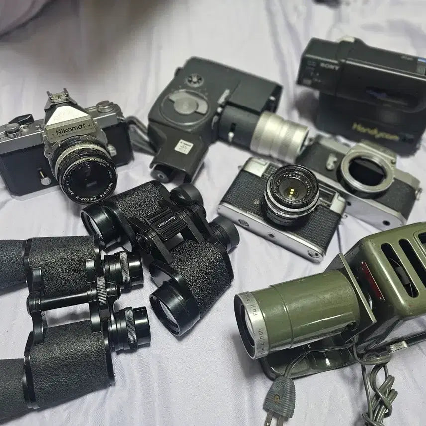 [BUNJANG] Collection of Vintage Cameras, Projector, and Binoculars / 아주 오래된 빈티지 카메라들