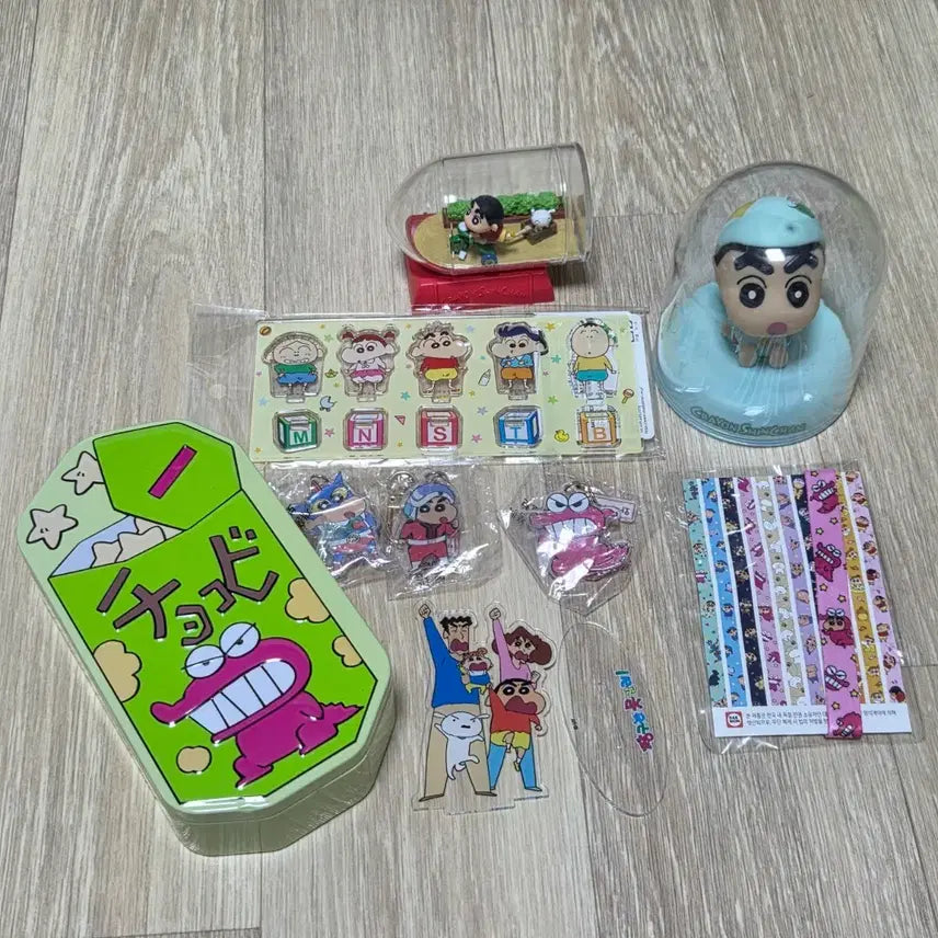 [BUNJANG] Crayon Shin-chan Merchandise Bundle (Mood Lamp, Acrylic Stand, Tin Case, Strap) / 짱구는 못말려 굿즈 세트 무드등, 아크릴 스탠드, 틴케이스, 스트랩 등
