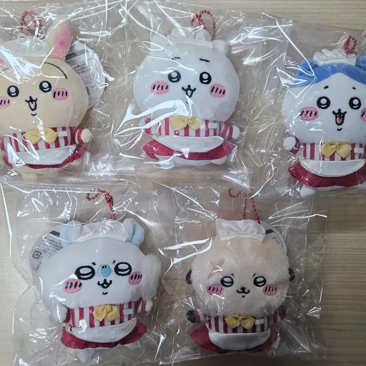 [BUNJANG] Chiikawa Restaurant Mascot Bundle Set (Usagi, Chiikawa, Hachiwara, Momonga, Rakko) / [일괄판매] 치이카와 레스토랑 마스코트 (우사기, 치이카와, 하치와레, 모몽가, 랏코)