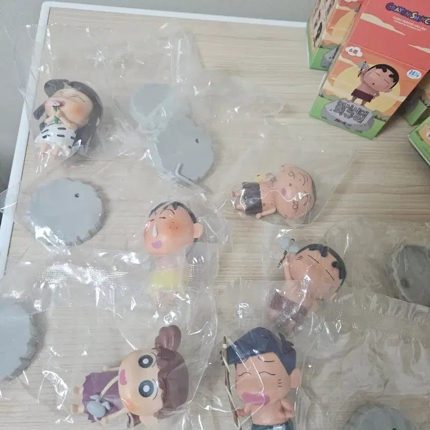[BUNJANG] Crayon Shin-chan Primitive Era Figures Set (Includes Hidden) / 짱구  원시시대 피규어 6종-히든 포함