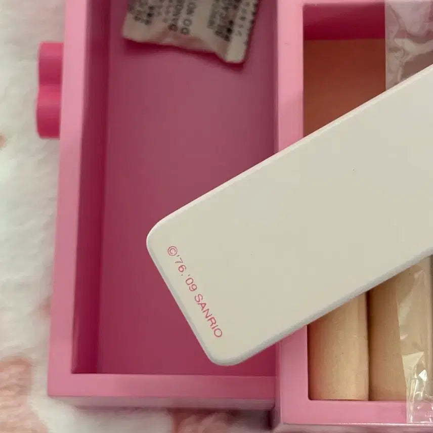 [BUNJANG] Rare 2009 Hello Kitty Wooden Accessory Storage Box / [희귀/레어]고전 2009년 헬로키티 원목 악세사리 보관 수납함