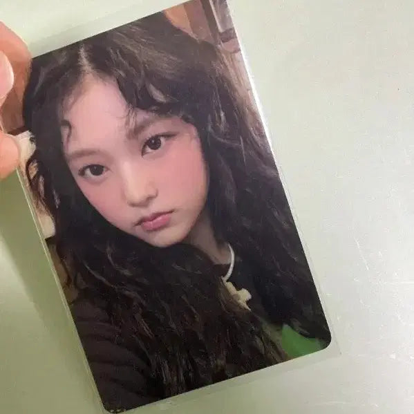 [BUNJANG] NewJeans Haerin Curly Hair Photocard / [상태 최상/S급] 뉴진스 포카 해린 강해린 햇살 강해린 뉴진스 공식 굿즈
