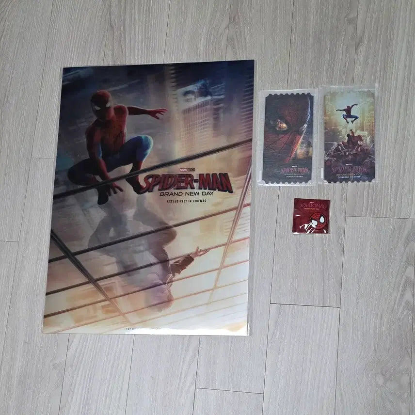 [BUNJANG] Spider-Man Lenticular Poster &amp; Original Ticket Set with Pin Badge / 스파이더맨 렌티큘러포스터 오리지널티켓 A,B 핀뱃지