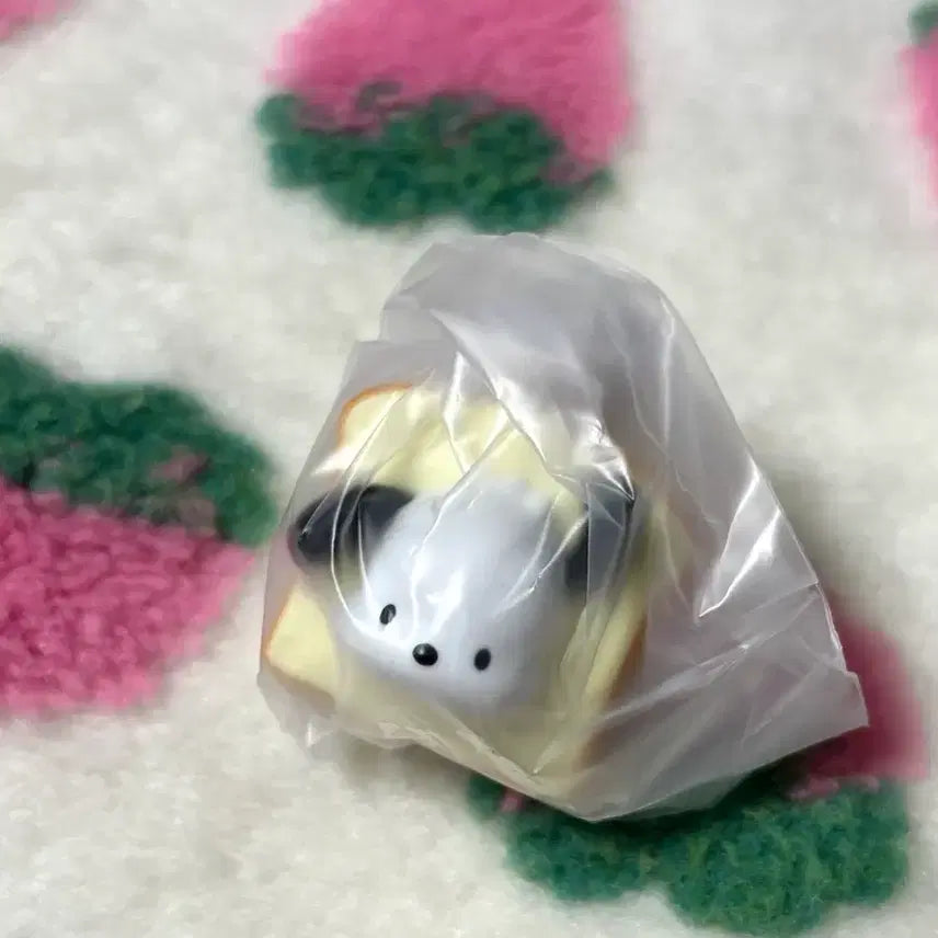 [BUNJANG] Sanrio Shokupan Pochacco Gacha Figure Keyring / 산리오 식빵 포챠코 포차코 가챠 피규어 키링 양도