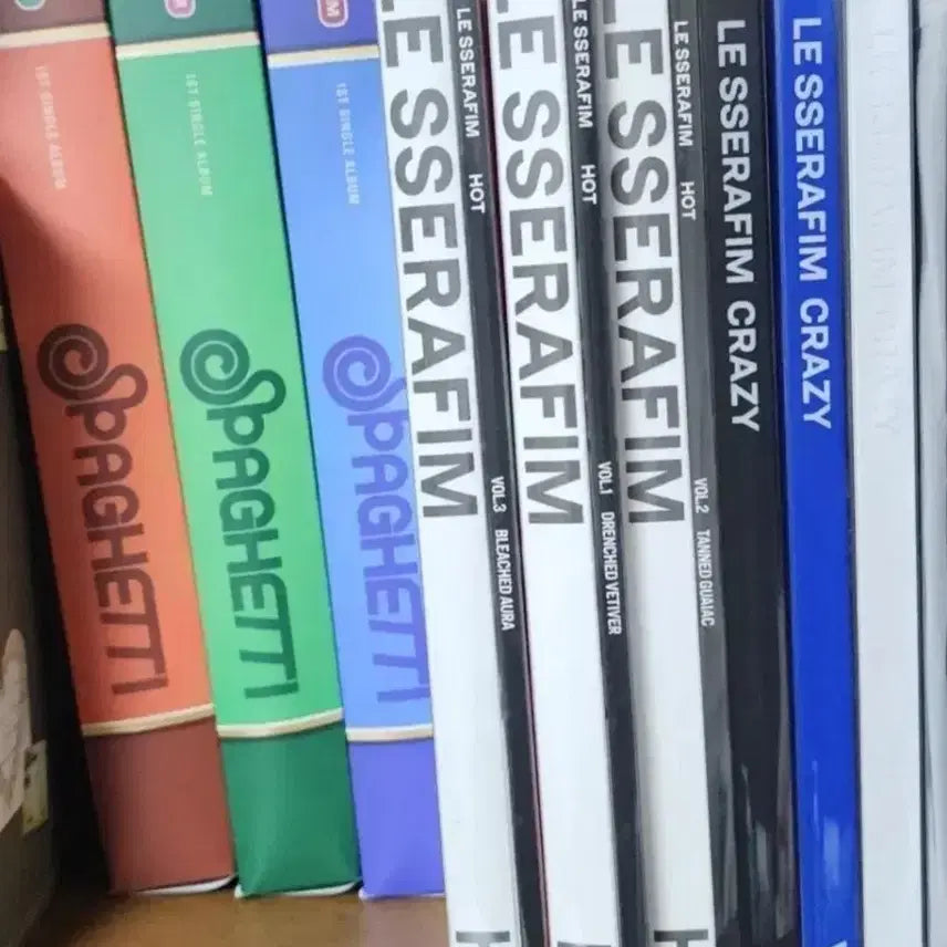 [BUNJANG] LE SSERAFIM Unsealed Album Bundle Set (Excluding Photocards) / [판매] 르세라핌 개봉 앨범 일괄(포카X)