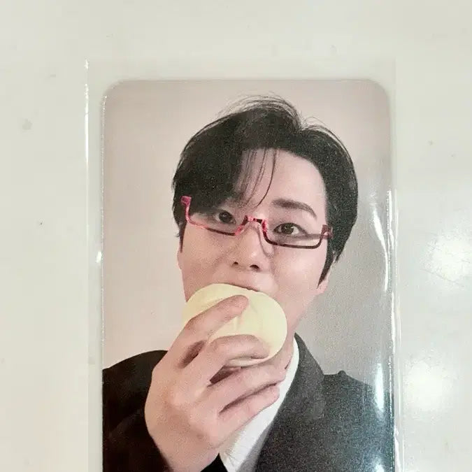 [BUNJANG] Young K Youngest Musinsa Eyewear Mandu Offline POB Photocard / 영케이 포카 영기스트 무신사 안경만두 오프라인 미공포