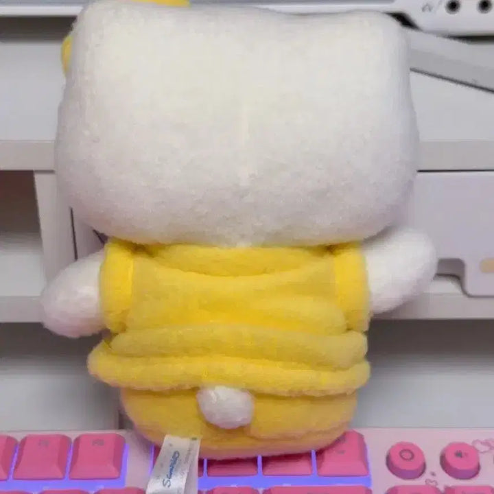 [BUNJANG] Vintage Sanrio Hello Kitty Crying Yellow Fleece Plush Doll / 고전 빈티지 산리오 헬로키티 눈물 훌쩍 노란색 후리스 인형