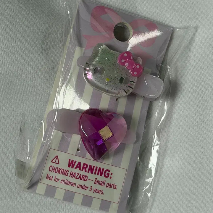 [BUNJANG] Hello Kitty Sparkling Mini Heart Hair Clip / 헬로키티 반짝반짝 미니 하트 집게 헤어핀