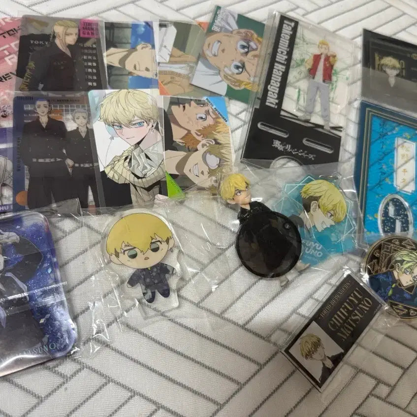 [BUNJANG] Matsuno Chifuyu Acrylic Stand, Name Tag, Korotta Figure Bundle / 도리벤 마츠노 치후유 아크릴 스탠드 명찰 유사코롯타 피규어 코롯토 일괄