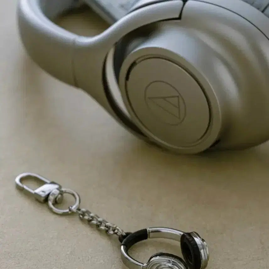 [BUNJANG] BTS x Audio-Technica ARIRANG Official Collaboration Headphone Keychain (Sealed) / BTS 헤드폰 키링 ARIRANG 공식 협업 상품 미개봉팝니다