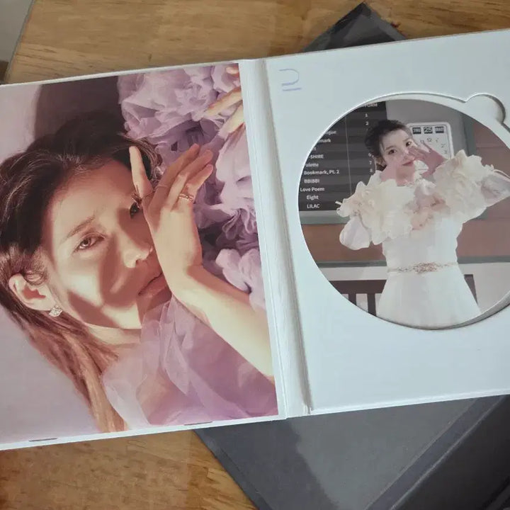 [BUNJANG] IU BYLAC Album / 아이유 BYLAC 앨범 희귀 매물입니다 12시전까지 판매합니다
