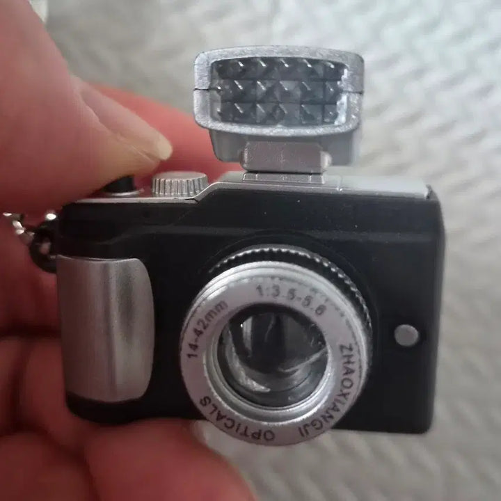 [BUNJANG] Babys3 Acrylic Camera Charm Keychain / 베이비쓰리 아크릴키링 카메라