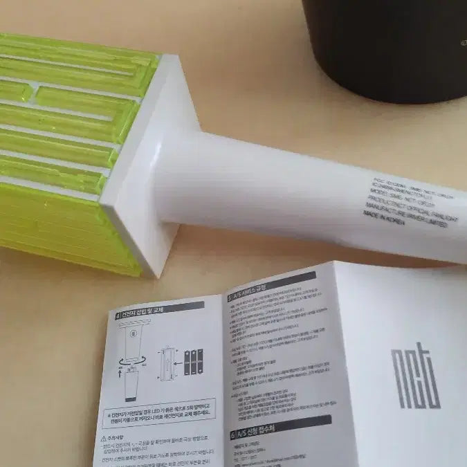 [BUNJANG] NCT Official Light Stick with Cylinder Case (New) / NCT 응원봉 + 원통 케이스 새제품
