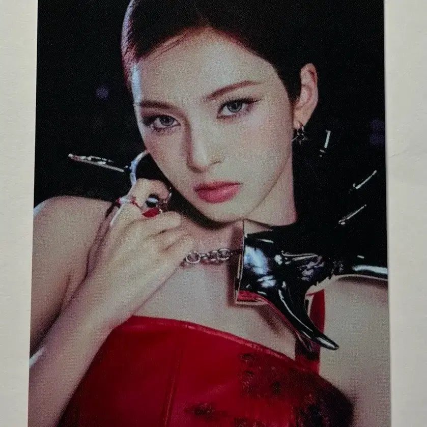 [BUNJANG] BABYMONSTER CHIQUITA Official Photocard MOON / 베이비몬스터 치키타 공방포카 BABYMONSTER CHIQUITA MOON