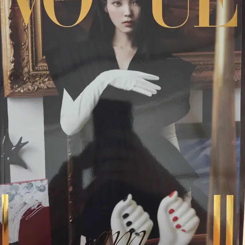 [BUNJANG] Vogue Korea IU Photo Book November 2022 / 보그 코리아 2022.11월 아이유 화보집