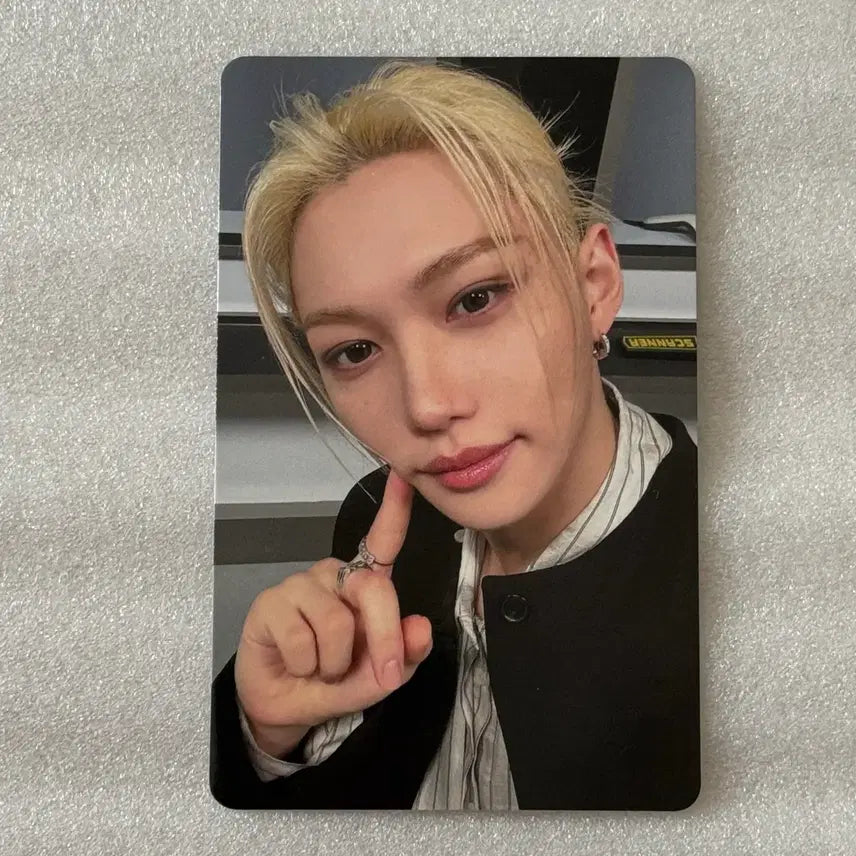 [BUNJANG] Stray Kids Run It Japan MD POB Hyunjin Photocard / 런잇 재팬 엠디 특전 포카 현진 스키즈 run it 일본