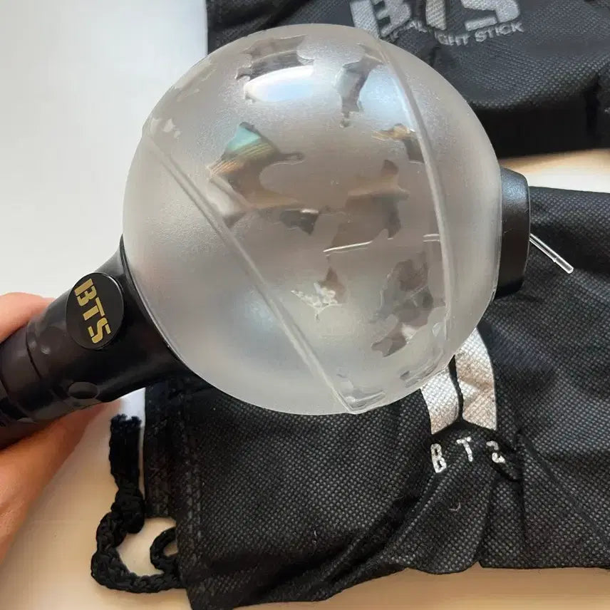 [BUNJANG] BTS ARMY Bomb Version 1 (Damaged) / 아미밤1 판매해요 (작동x)