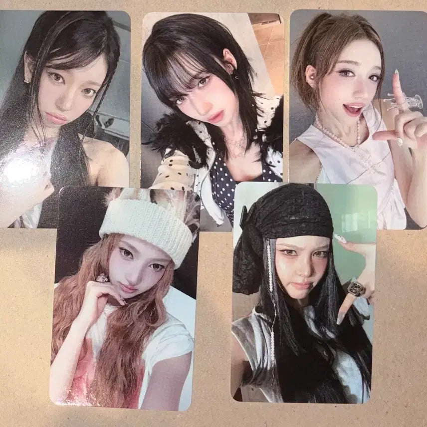 [BUNJANG] A2O MAY Official Photocard &amp; Postcard &amp; Lightstick Set / A2O MAY 공방포카 응원봉 엽서 세트