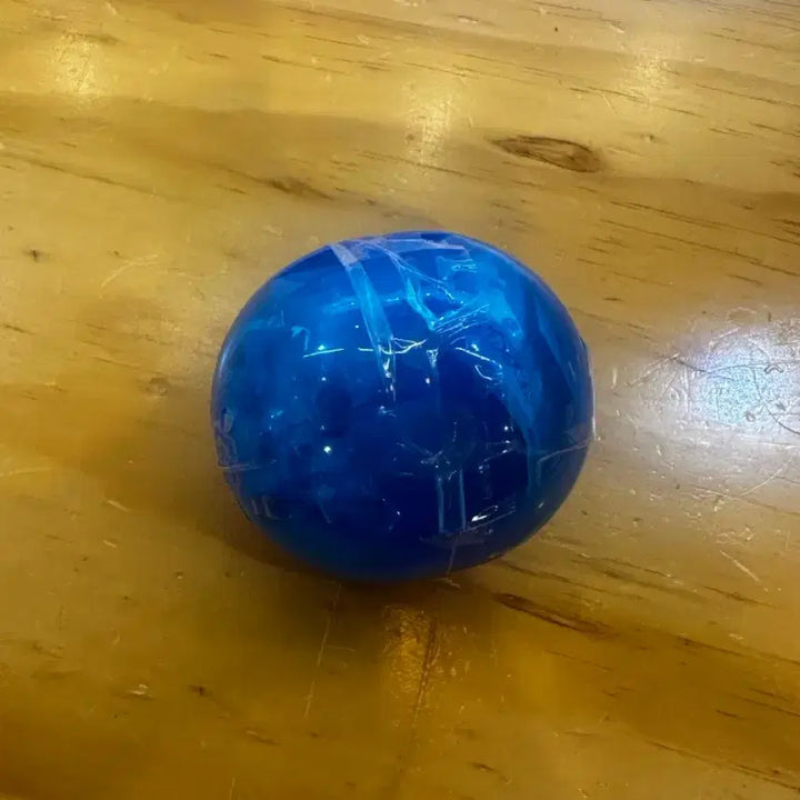 [BUNJANG] Crayon Shin-chan Chul-soo "Hug Me Tight" Gacha Figure (+ Chul-soo Card) / 짱구 꼬옥 안아요 가챠 철수 (+철수 카드 덤)
