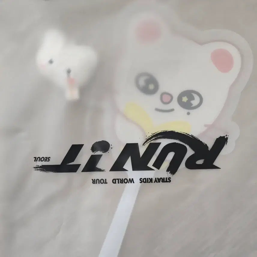 [BUNJANG] Stray Kids Run 2 U Concert Jinnylet Entrance Gift Hyunjin Fan Photocard / 스키즈 런잇 콘서트 지니렛 입장 기프트 특전 현진 부채 폼폼키링