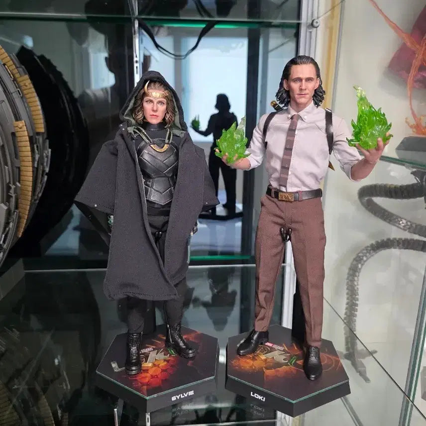 [BUNJANG] Hot Toys Loki &amp; Sylvie Figure Bundle Set / 핫토이 로키 실비 피규어(일괄 판매)