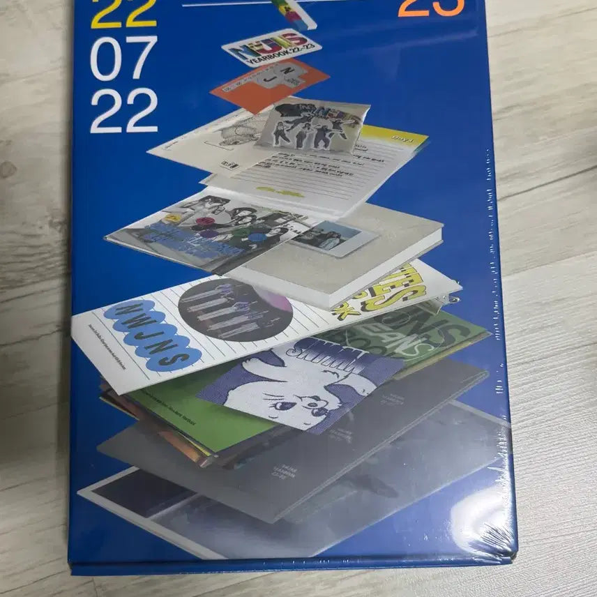 [BUNJANG] NewJeans 2022-2023 Yearbook Sealed / 뉴진스 이어북 미개봉