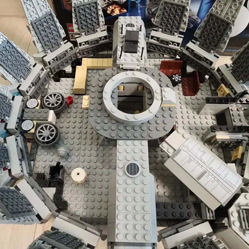 [BUNJANG] LEGO Star Wars Millennium Falcon (Set 7965) / 레고 스타워즈 7965