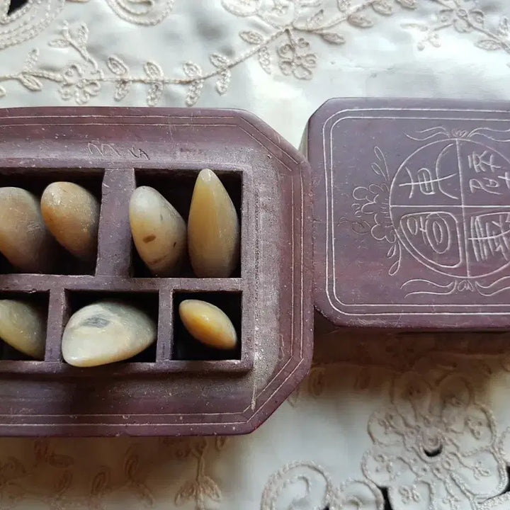 [BUNJANG] Rare Natural Jade Seal Set with Jade Box and Stand / 박물관급 희귀 골동품] 천연옥 원석 인장(옥도장) 7점 및 천연옥 함 풀세트