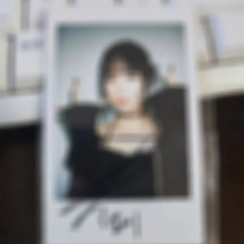 [BUNJANG] Kwon Eun Bi Signed Polaroids / 권은비 싸인 폴라