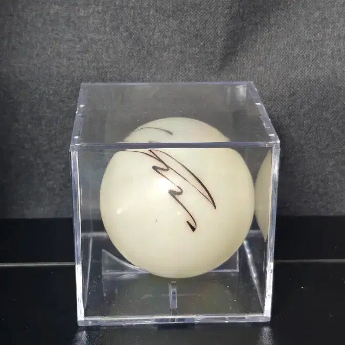 [BUNJANG] fromis_9 Jiwon Autographed Ball / 프로미스나인 박지원 사인볼