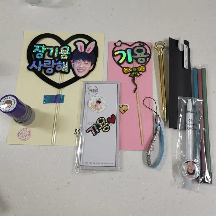 [BUNJANG] Jang Ki Yong Goods Set - Keychain, Doll, Lightstick, Tin Case / 장기용 굿즈 키링 인형 응원봉 틴케이스...