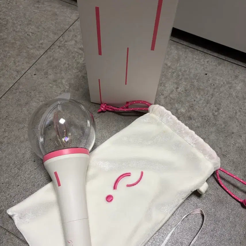 [BUNJANG] STAYC Official Lightstick + Pouch / 스테이씨 공식 응원봉 + 파우치
